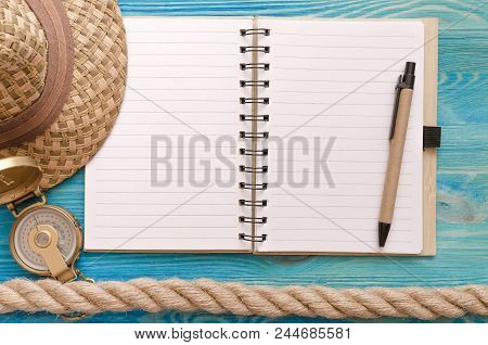 Summer Vacation Background Frame. Vacation To Do List Mock Up. Blank Notepad , Compass, Rope And Tou