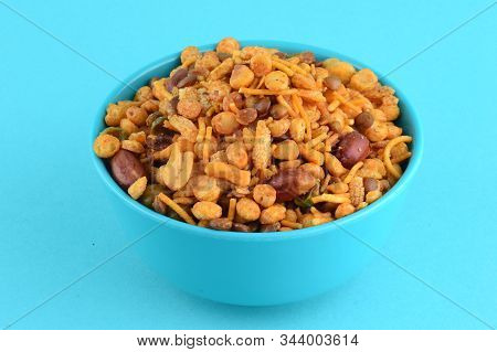 Indian Snacks : Mixture (roasted Nuts With Salt Pepper Masala, Pulses, Channa Masala Dal Green Peas)