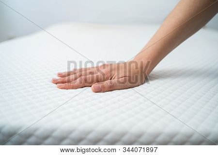 Hand Testing Orthopedic Memory Foam Core Mattress