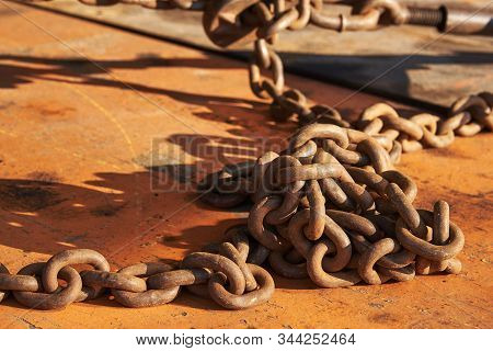 Metal Chain For Mounting Heavy Equipment On A Trailer
