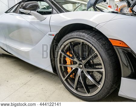 06.09.2018 Aluminum Wheel Brakes Of Mclaren 720s Spider Hypercar Super Sportscar Blank Number Plate