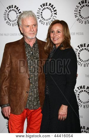 LOS ANGELES - huhti 12: Tony Geary, Genie Francis saapuu yleinen sairaala juhlii 50 vuotta