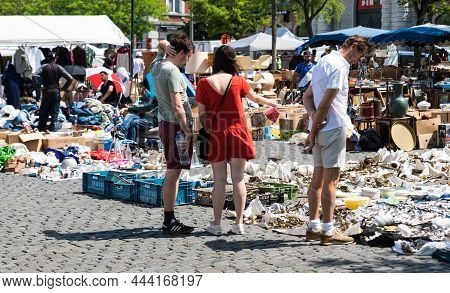Brussels, Belgium - 05 26 2018: Young People In Summer Clothes Buying At The Local Fleemarket