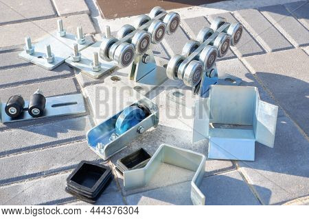Sliding Gate Fittings Set. Carriage, Rollers, Sliding Gate Catchers.