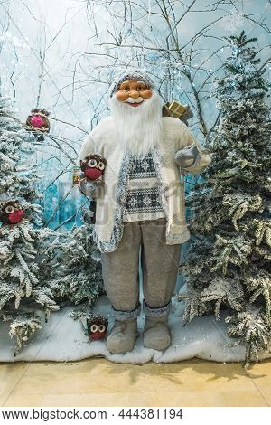 Lacock, Chippenham, Uk - December 16, 2018: Santa Claus. Winter Womderland Display In Whitehall Gard