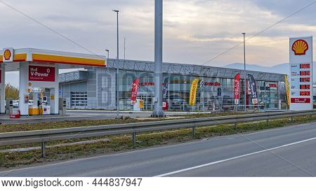 Cacak, Serbia - November 07, 2021: Modern Shell Petrol Station At Konjevici In Cacak.