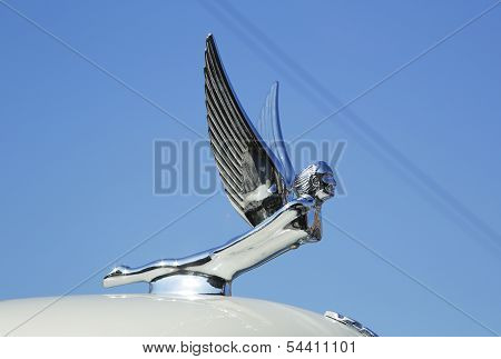 Auburn automobile company hood ornament