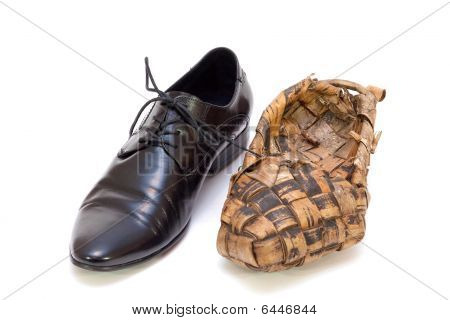 Rosyjski łyka buty i buty męskie na białym tle