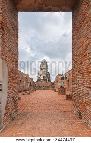 Wat Ratburana In Ayutthaya, Thailand.
