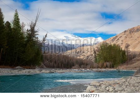 Río de montaña
