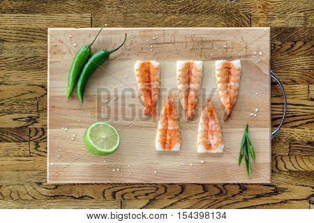 Sashimi shrimp in a wooden tray