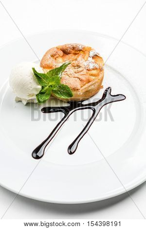 apple cake with ice cream