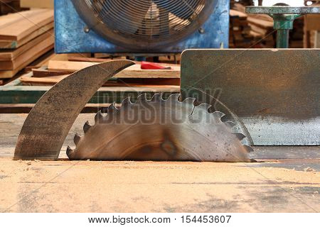Side on view of table saw , table saw for cutting wood