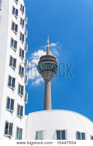 ทาวเวอร์ Rheinturm ดึสเซลดอร์ฟ