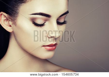 Beautiful woman face. Perfect makeup. Beauty fashion. Eyelashes. Cosmetic Eyeshadow. Highlighting