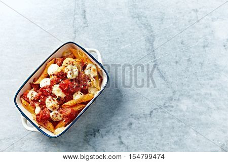 Pasta bake with chicken, tomatoes and mozzarella