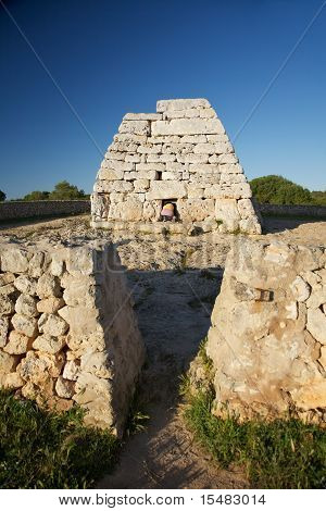 Skjulte kvinde på forhistoriske Monument