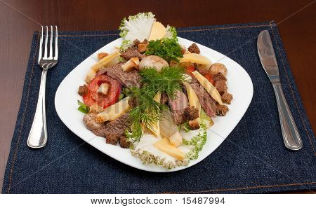 Insalata con Meet e funghi