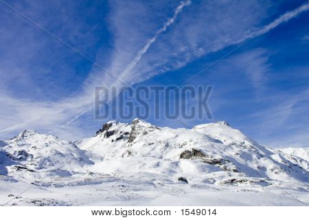 Cielo blu sopra le montagne