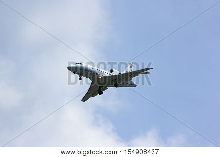 CHIANGMAI , THAILAND -APRIL 1 2014: N28VL. Private AIrcraft, Dassault Falcon 900EX. Landing to Chiangmai airport. Thailand.