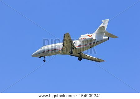 CHIANGMAI , THAILAND -APRIL 1 2014: N28VL. Private AIrcraft, Dassault Falcon 900EX. Landing to Chiangmai airport. Thailand.