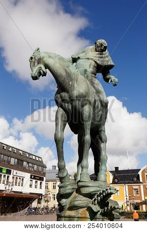 Linkoping, Sweden - August 21, 2017: Folke Filbyter Searching For His Grandchild, Statue By Carl Mil