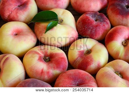 Chinese Flat Donut Peaches Also Known As Saturn Donut, Doughnut Peach,paraguayo As A Background.heal