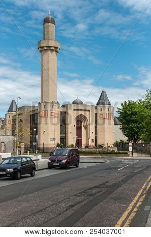 Edinburgh, Scotland, Uk - June 13, 2012: The Central Mosque Also Know As King Fahd Mosque And Islami