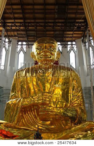 Velký zlatý Buddha