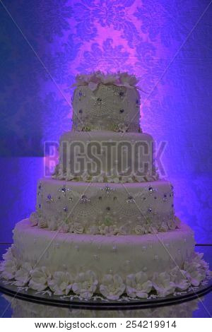 Bolo De Casamento Lindo E Delicioso, Acabamento Prefeito.