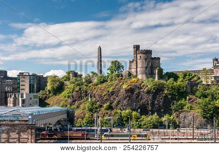 Edinburgh, Scotland, Uk - June 13, 2012: Martyrs Of Reform Monument And Governor House Of Old Calton