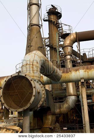 Staré továrny potrubí, průduchy a komíny