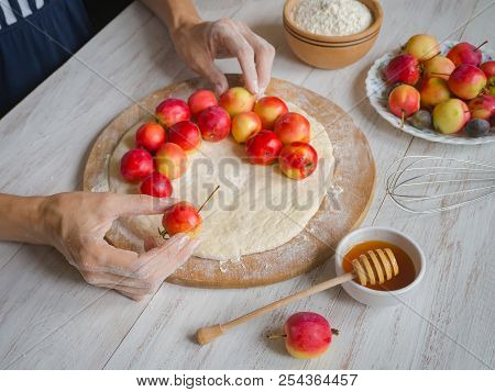 Sponge Apple Cake 