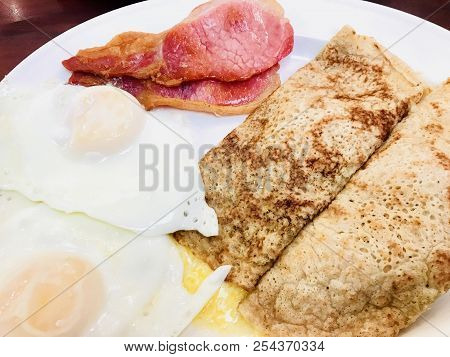 Cheese Oatcakes With Fried Eggs And Bacon