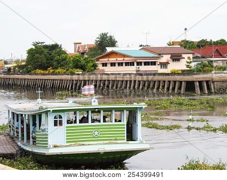 Samutsakhon, Thailand, August 12, 2018: Passengers Are On Board To Leave From Mahachai Port To Thach