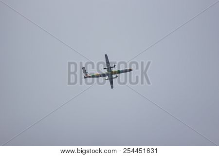 Hs-dqd Bombardier Q400 Nextgen Of Nokair.