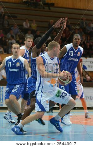 Kaposvar, Ungarn 15 Oktober: Nik Raivio (weiß 33) in Aktion bei eine ungarische national Championship 