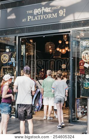 London, Uk - July 26, 2018: People Entering Harry Potter Shop By 9 3/4 Platform Inside Kings Cross S