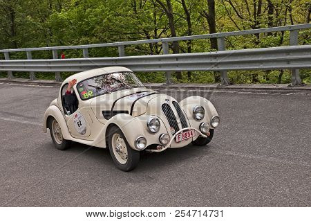 Passo Della Futa (fi) Italy - May 18, 2013: Crew On A Vintage Bmw 328 Coupe (1938) In Classic Car Ra
