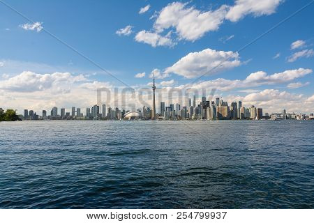 Toronto,canada-august 3,2015:the Famous Toronto Skyline View From The Toronto Islands During A Sunny