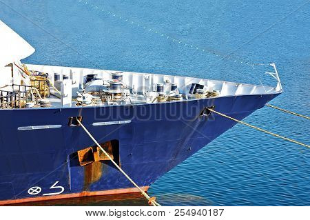 Mooring Cleat With Hawser