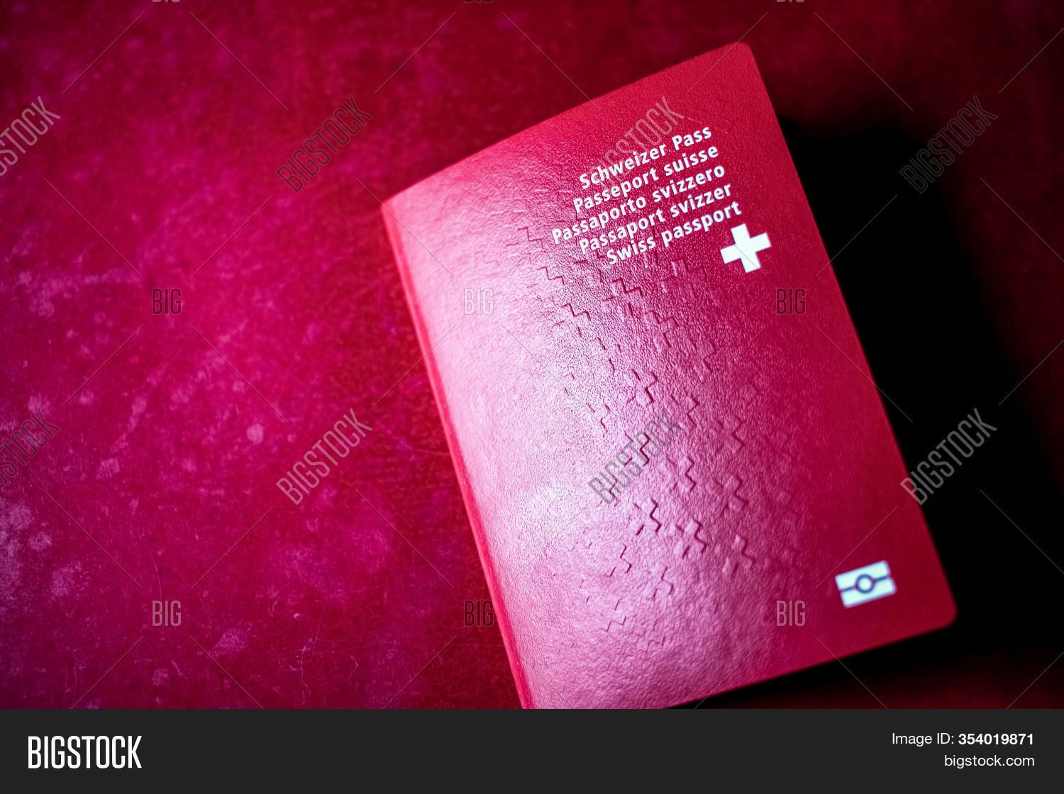 Details 100 red background passport photo Abzlocal.mx