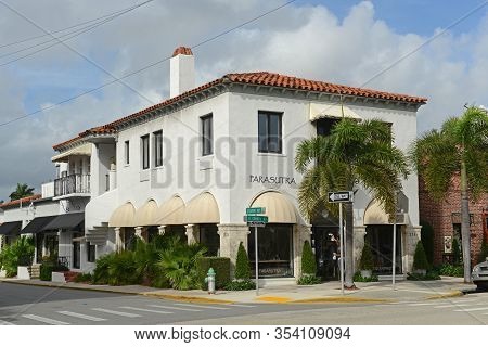 Palm Beach, Fl, Usa - Jan 2, 2015: Parasutra Is A Historic Building On 234 S County Rd In Palm Beach