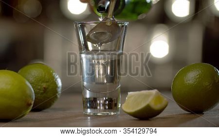 Making A Short Drink Red Dog