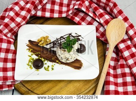 Stracciatella Italian Ice Cream With Dark Chocolate