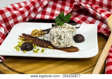 Stracciatella Italian Ice Cream With Dark Chocolate