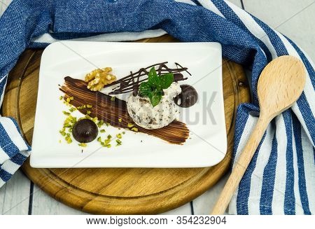 Stracciatella Italian Ice Cream With Dark Chocolate