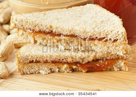 hausgemachte Erdnussbutter und Gelee sandwich