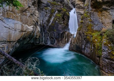 Johnston Canyon Waterfall, Banff, Alberta Kanada Travel Destination
