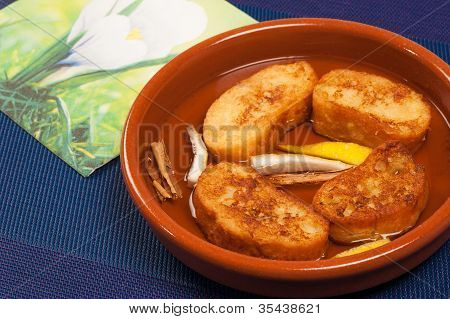 Pot di argilla con Torrijas